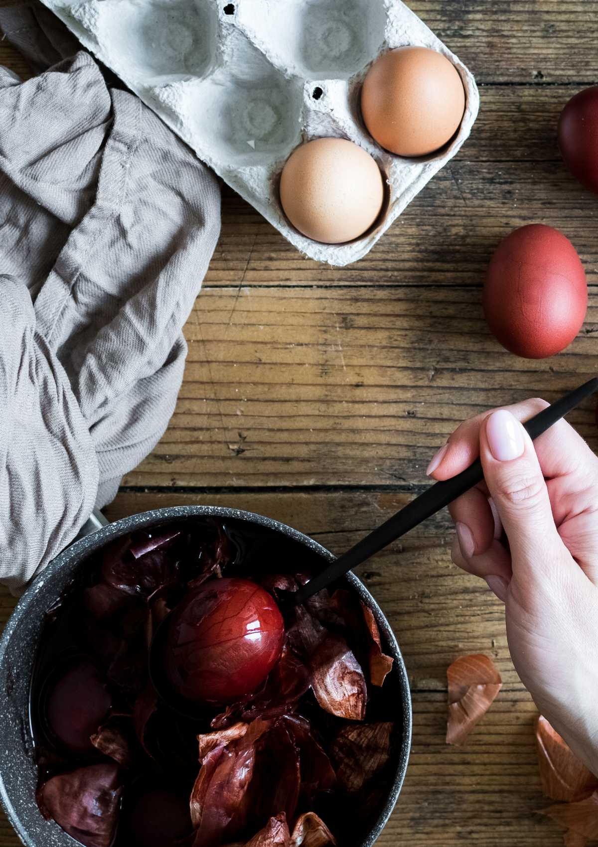The process of dyeing Easter eggs with onion skins