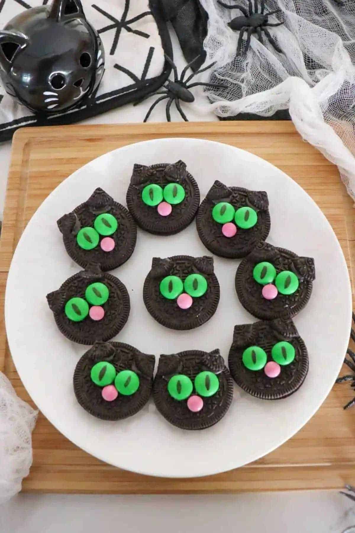 Hocus pocus snack ideas: Chocolate black cat cookies on a plate.