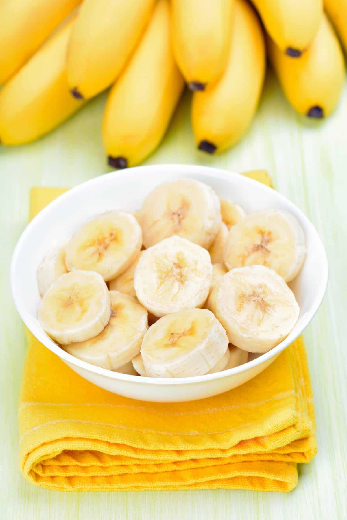A bowl of sliced bananas.