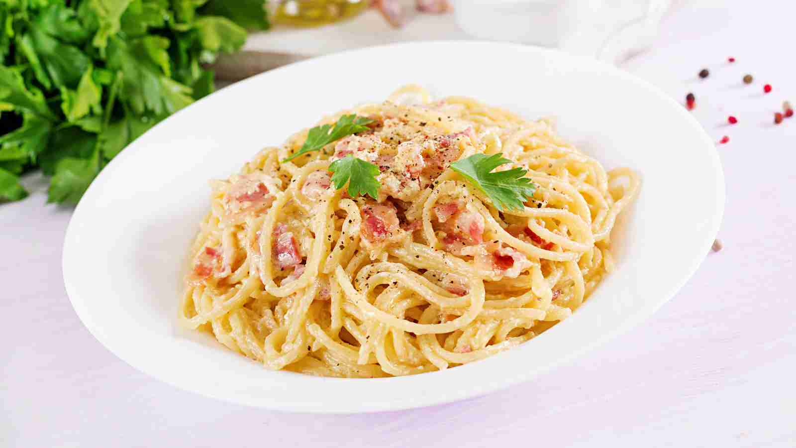 A plate of carbonara pasta.