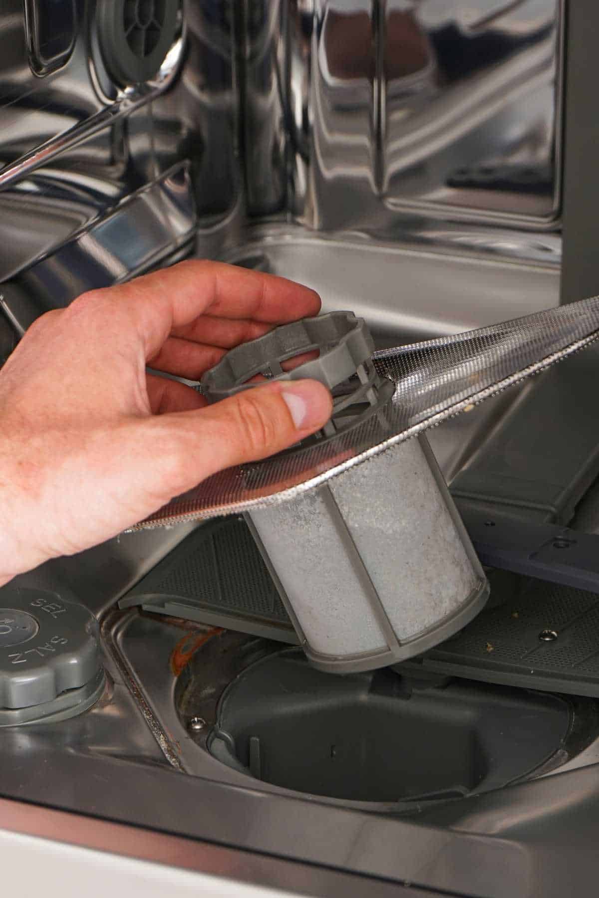 A Step-by-Step Guide for Cleaning the Dishwasher With Vinegar