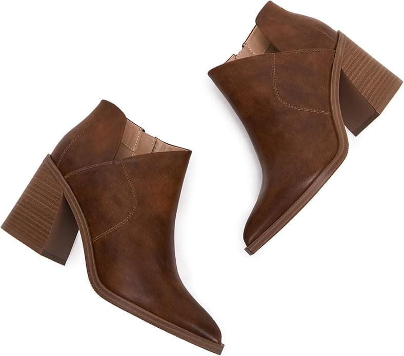 A brown ankle boots with a v-cutout on the side and a chunky block heels.