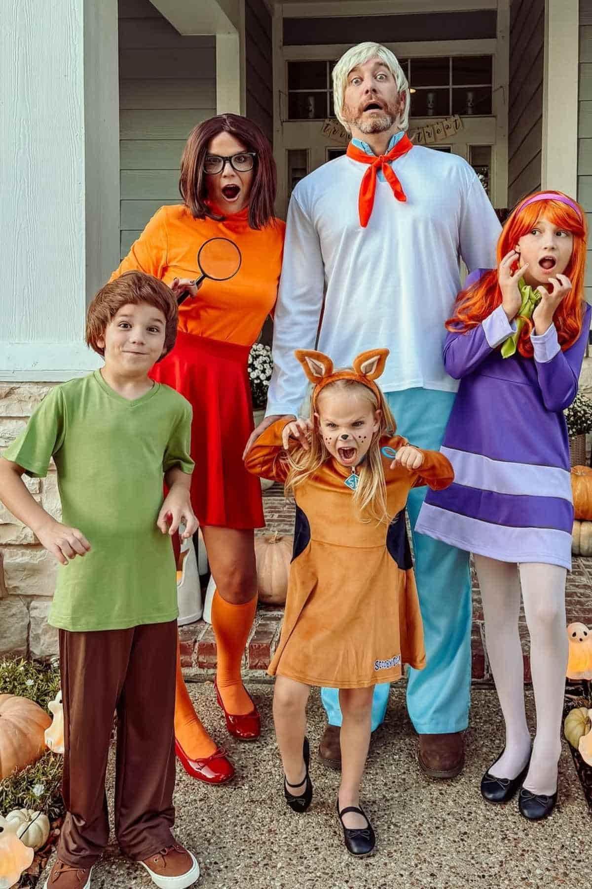 A family of five wearing "Scooby Doo".