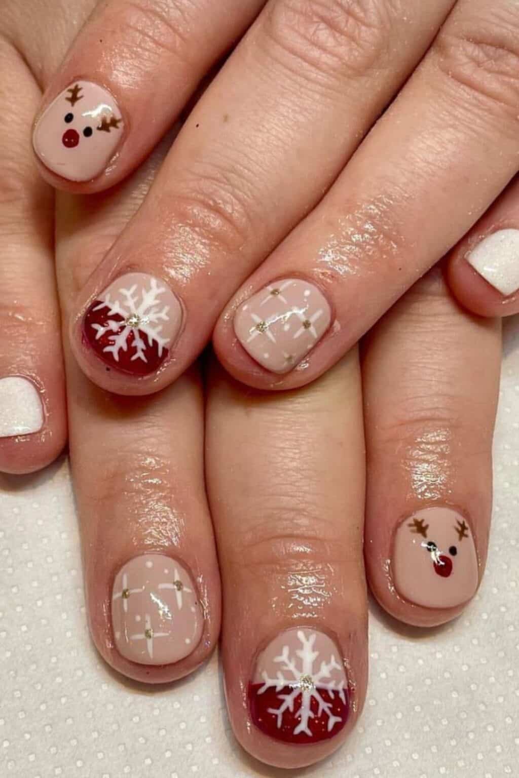 40 Christmas Nail Ideas That Bring All Holiday Cheer