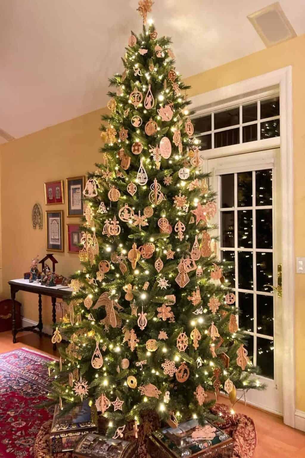 50 Christmas Tree Decoration Ideas That Make Any Space Feel Magical